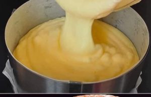 KOLAČ OD SAMO 3 SASTOJKA: Punih 10 godina OVO je najpopularniji recept na internetu, a razlog je FANTASTIČAN