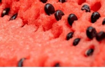 Da li treba da jedemo koštice iz lubenice? Istina koju većina ne zna, evo kako utiču na telo i zdravlje