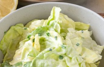 Kopfsalat mit Omas Sahne-Zitronen-Dressing – Der cremige Klassiker für die Familienrunde