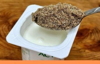 Einfach ins Joghurt geben. Ich habe 9 Kilo abgenommen. Seit einem Jahr esse ich keinen Zucker mehr.